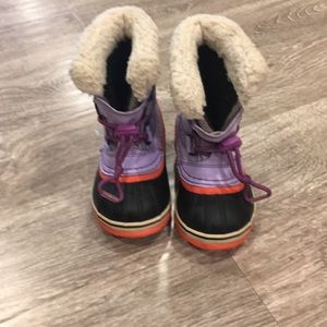 Sorrel size 9 little girls winter boots